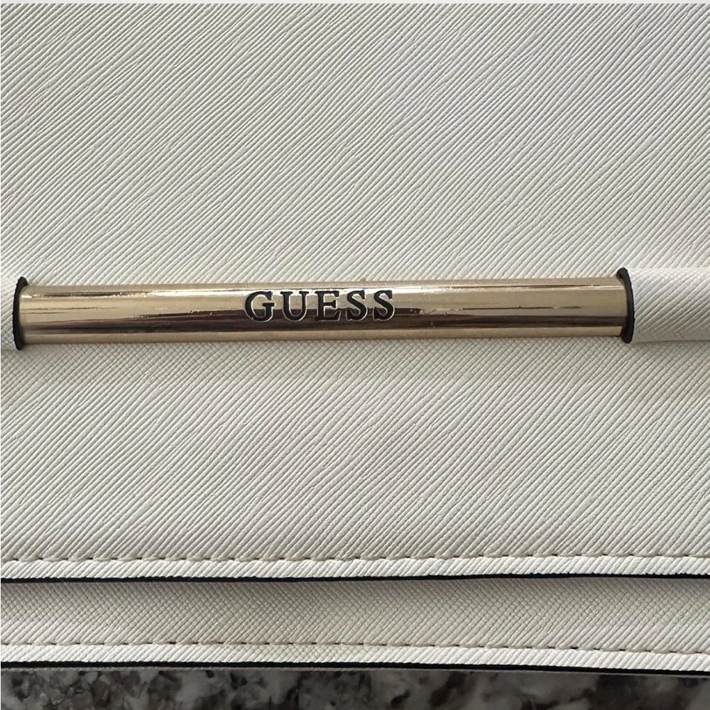 Y2K Guess White Shoulder Bag with Gold Chain - Picture 4 of 6